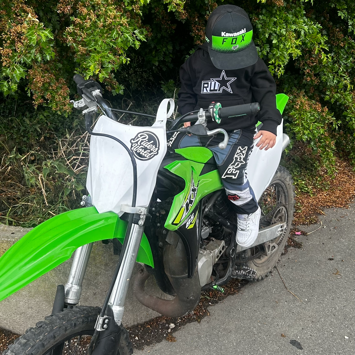 Riders world logo sticker - 100x100mm